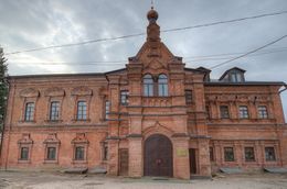 Церковь Царственных страстотерпцев (в трапезном корпусе)