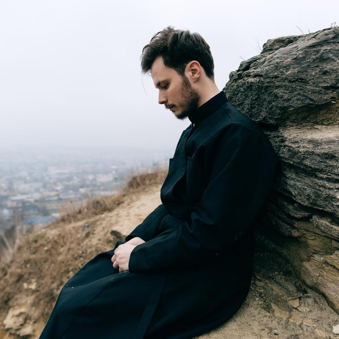 一生中从不判断人的修士