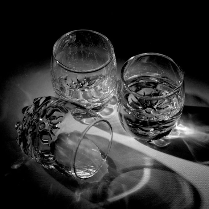 Реки начинаются с ручейка, а пьянство — с рюмочки