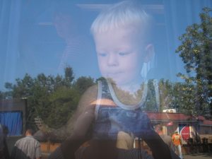 11 300x225 - Чем занять ребенка в самолете, поезде, машине: 45 идей для игр в дороге