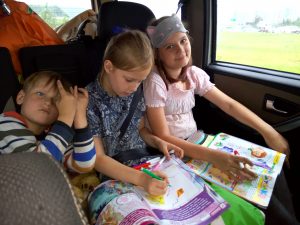 IMG 20170828 164623 300x225 - Чем занять ребенка в самолете, поезде, машине: 45 идей для игр в дороге