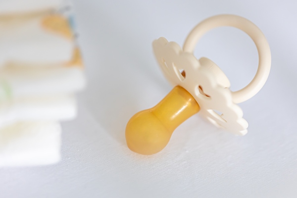 Поделки к Пасхе baby pacifier diapers crib closeup - Поделки к Пасхе