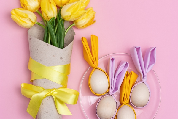 Поделки к Пасхе easter decorative wooden eggs us fun easter bunny bouquet yellow natural tulips flower - Поделки к Пасхе