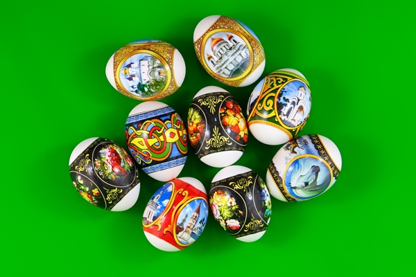 Поделки к Пасхе easter eggs colour background close up - Поделки к Пасхе