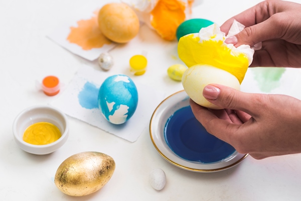 Поделки к Пасхе high angle hands dyeing easter holiday - Поделки к Пасхе