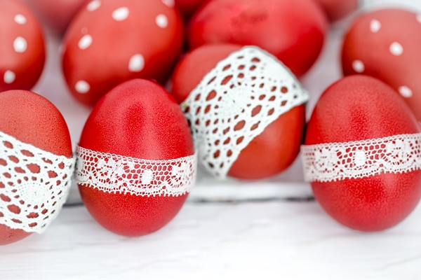 Поделки к Пасхе red easter eggs white background - Поделки к Пасхе