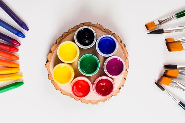Поделки к Пасхе top view desk concept with paint - Поделки к Пасхе