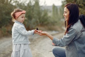 Защитим детей? Начнем… с себя! Мама с дочкой