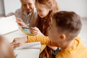 Пять развивающих литературных игр для детей Дети занимаются