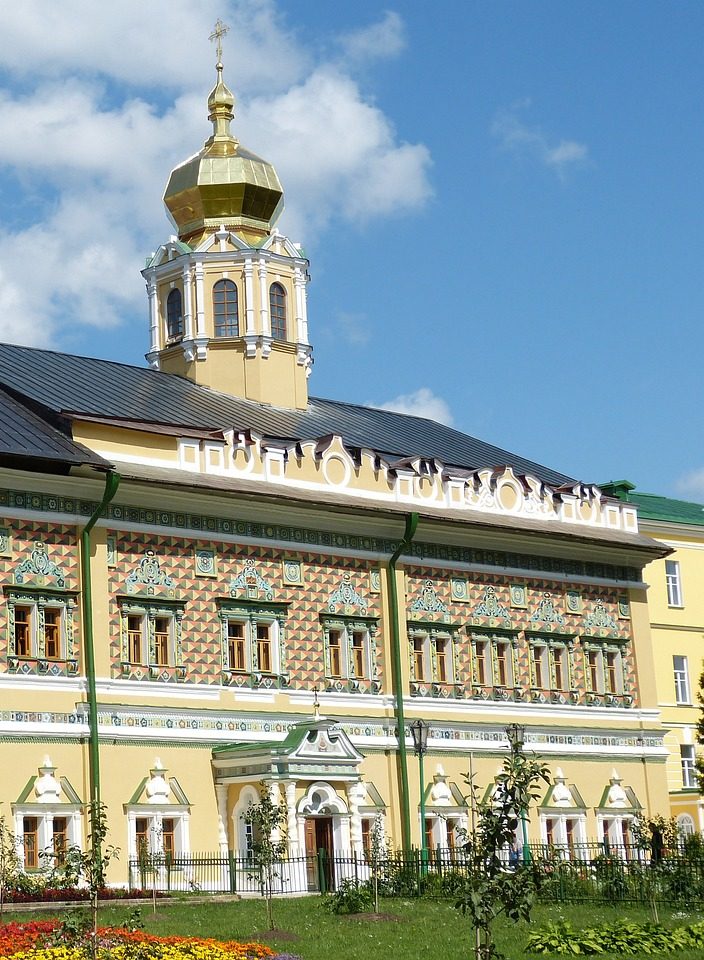 Двести лет в обители близ Рая…