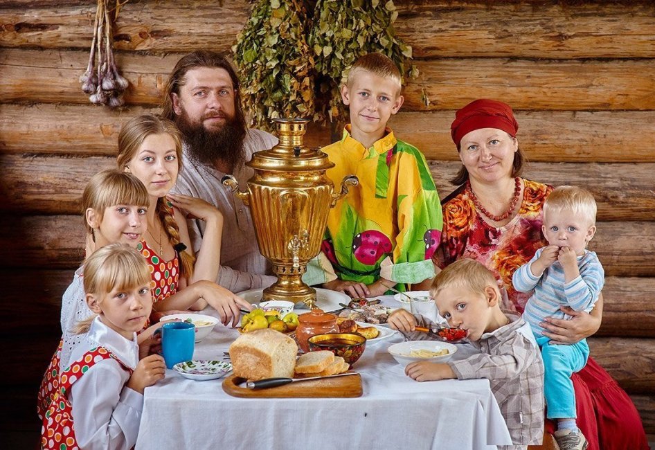 1618409929_5-funart_pro-p-khristianskaya-semya-deti-krasivo-foto-5.jpg