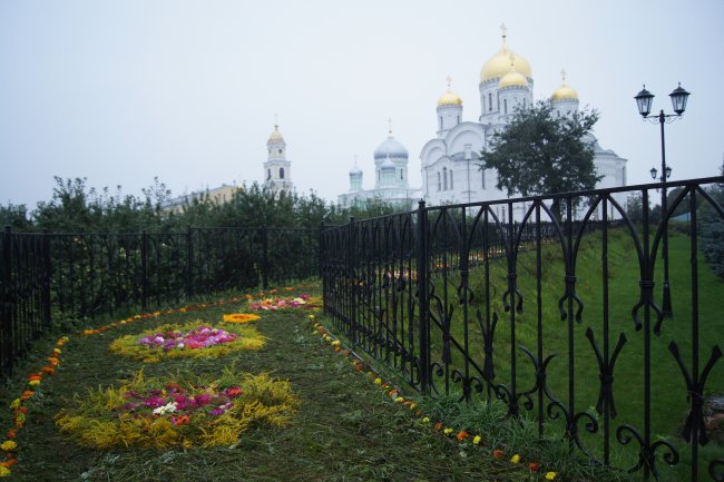 Канавка пресвятой богородицы в дивеево фото