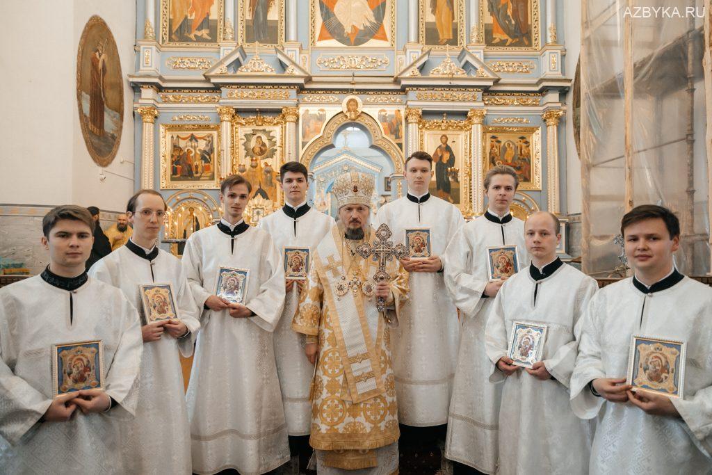 Постриг во чтецов выпускников МинДС