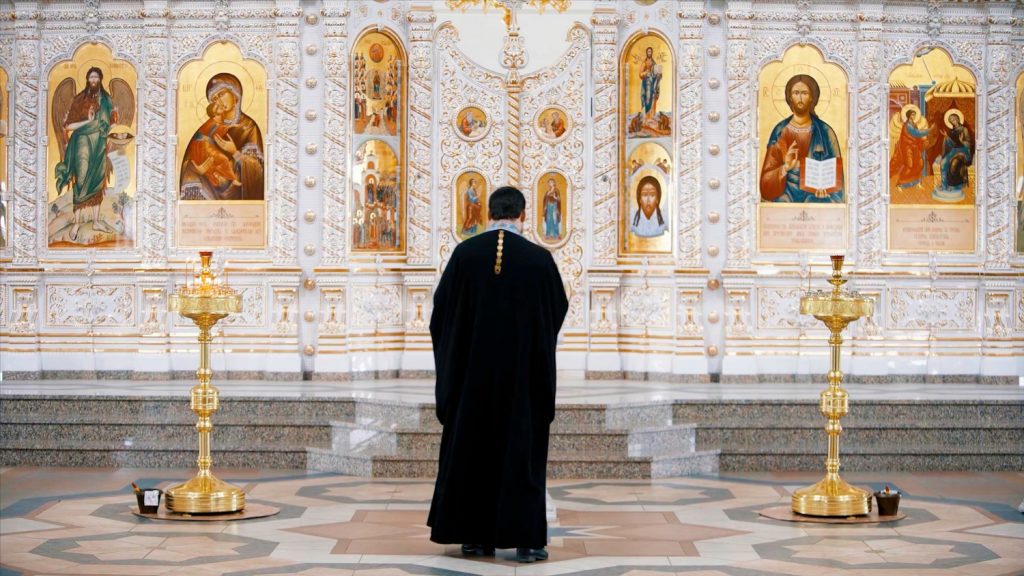 Как относиться к грехам священников?