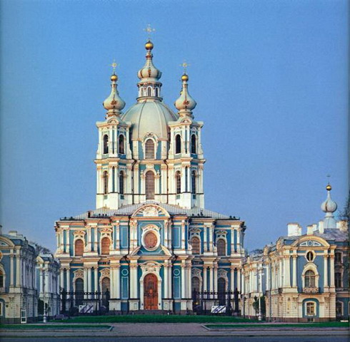 Смольный кафедральный собор в стиле елизаветинского барокко — русском национальном стиле XVII-XVIII веков. Франческо Бартоломео Растрелли, 1757