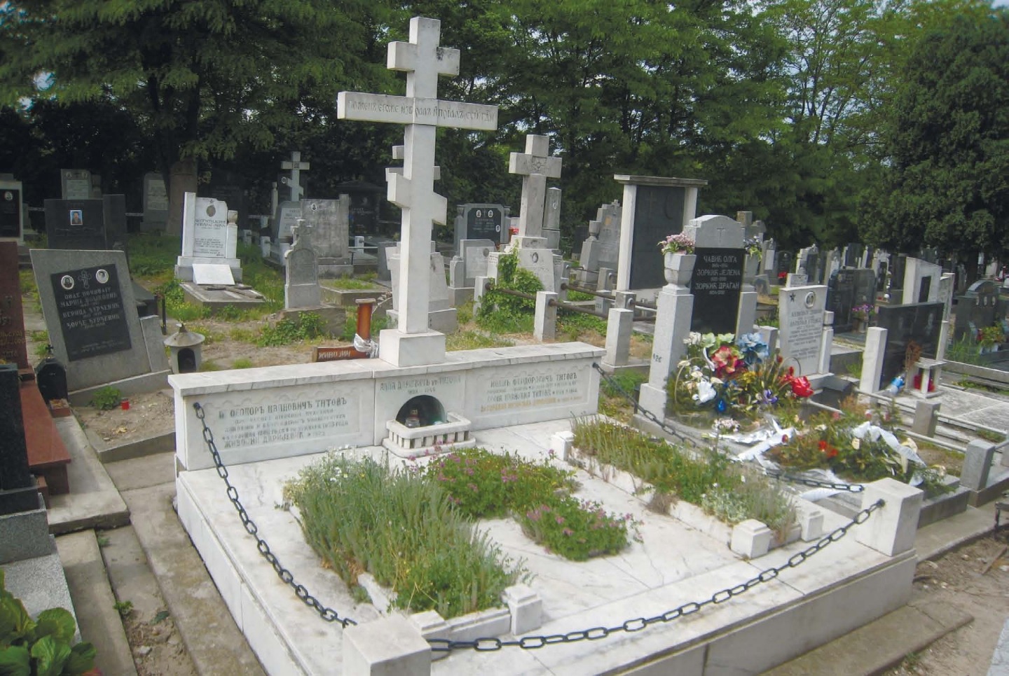 Могила Ф. И. Титова, его супруги Софии Ивановны (1868-1944), сына Ивана (1895-1939) и дочери Анны (1898-1944) в Белграде (фото автора)