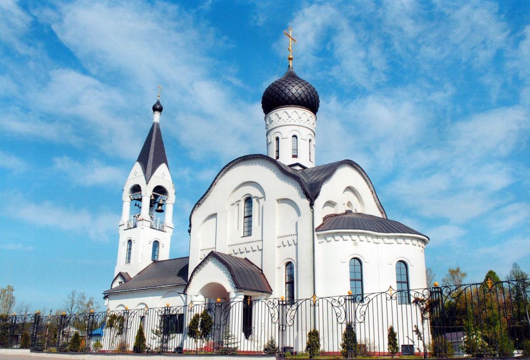 Воскресения христова в толстопальцево. Толстопальцево храм воскресения. Храм в поселке толстопальцево. Храм в толстопальцево. Храм в толстопальцево.