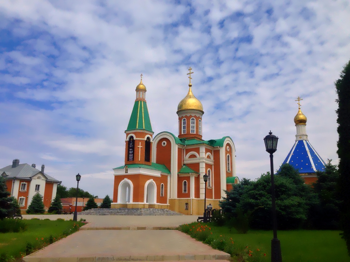 Село красный яр. Христорождественский женский монастырь красный Яр. Храм в Красном Яру Астраханской области. Астрахань село красный Яр. Храм Рождества Христова красный Яр.