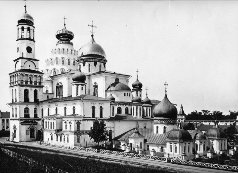 Ново-Иерусалимский монастырь. Воскресенский собор и руины колокольни
