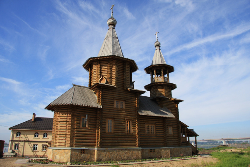 Успенский храм на набережной Архангельск