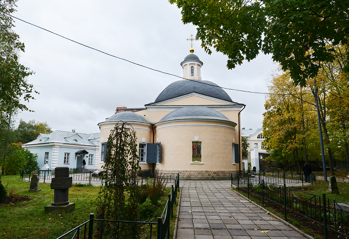 Космы и дамиана химки. Храм Космы и Дамиана в Химках. Церковь Косьмы и Дамиана в Химках. Церковь Космы и Дамиана Москва. Храм святых бессребреников Космы и Дамиана.