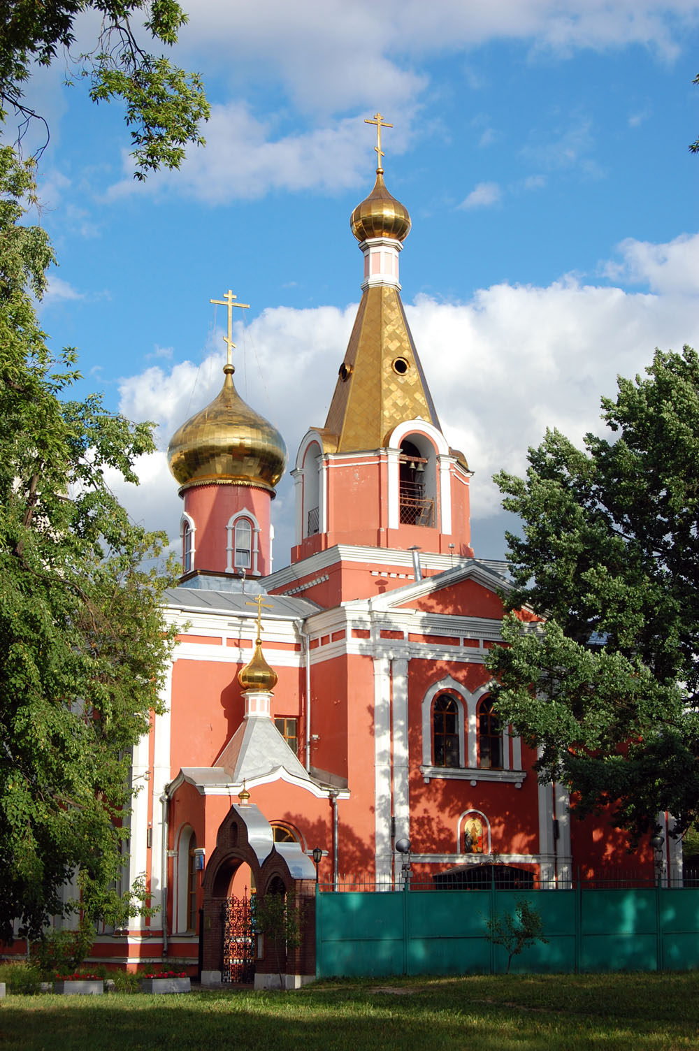 Адрес храма. Храм на Семеновской. Церковь метро Семеновская. Церковь на б Семеновской. Церковь на Богатяновском.