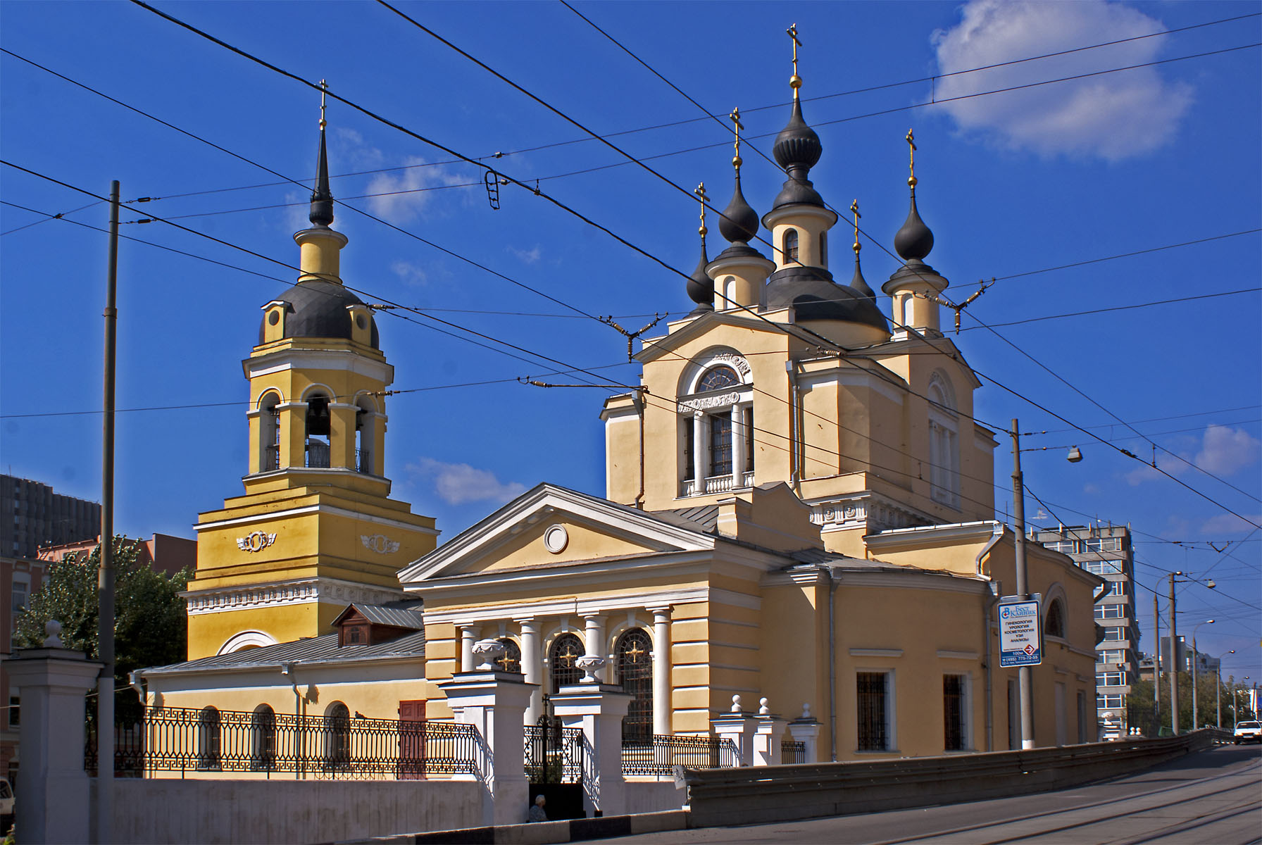 церковь у метро сокольники