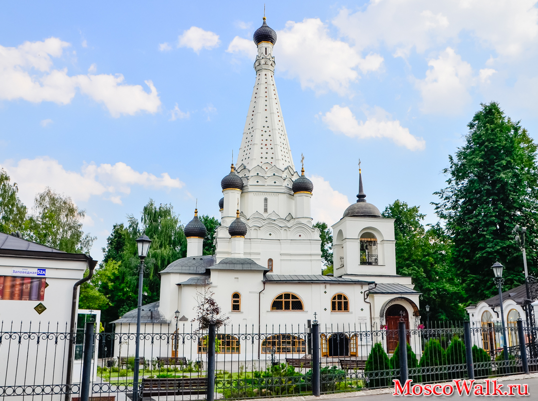 Храм часовня медведково. Храм Покрова в Медведково. Церковь Покрова в Медведкове. Храм в Медведково Покрова Богородицы. Покровская Церковь в Медведково.