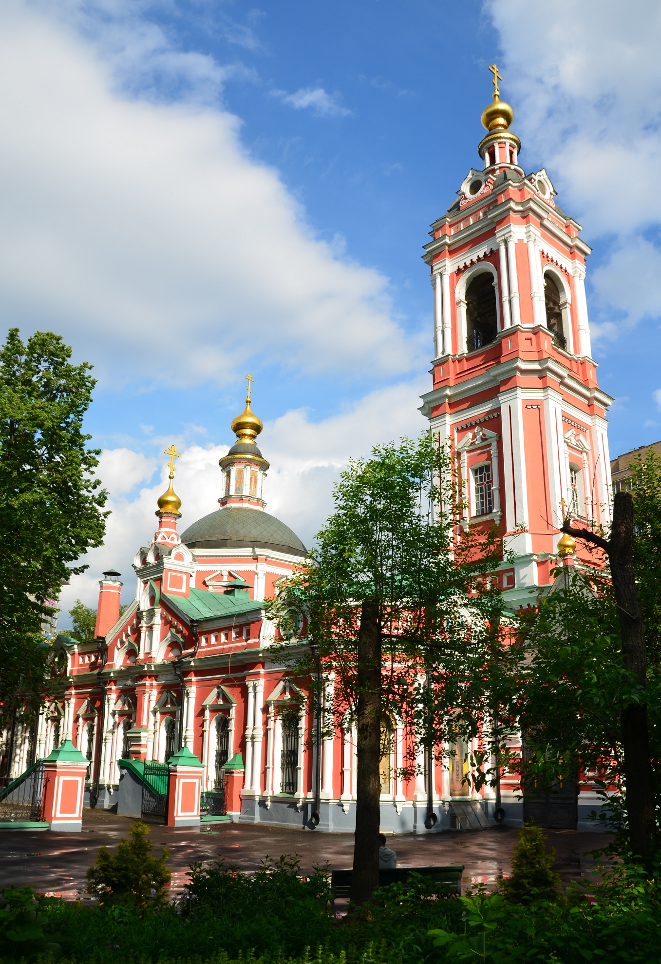 Храм пимена сайт. Храм Пимена Великого. Храм Пимена Великого на Новослободской. Церковь преподобного Пимена в Москве. Храм у метро Новослободская Пимена Великого.