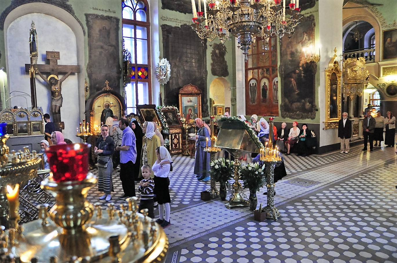 Храм тихвинской иконы в алексеевском. Тихвинская Церковь в Алексеевском. Храм Тихвинской иконы Божией матери внутри. Тихвинской иконы Божией матери в Алексеевском. Тихвинский храм в Алексеевском внутри.