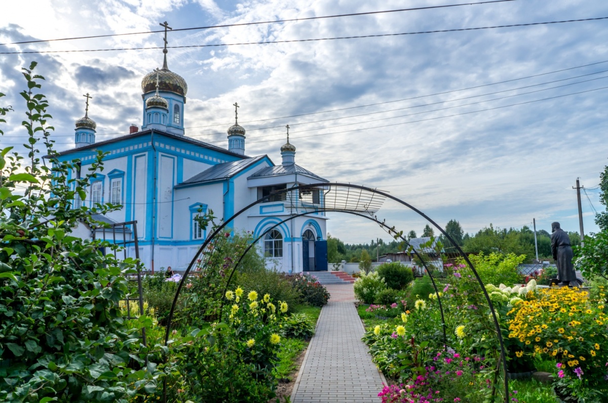 Дальний нижегородская область. Дальне-Давыдовский женский монастырь Нижегородская область. Давыдово Вачский район монастырь. Дальне Давыдовский женский монастырь иконы Утоли моя печали. Монастырь в Давыдово Нижегородская область.