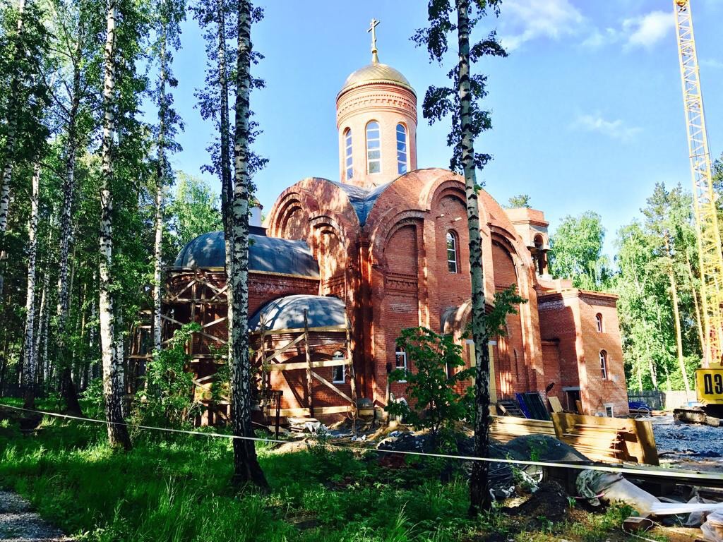 Сайты миасса храмы. Храм иконы Божией матери Миасс. Миасс храм Машгородок. Храм Архангела Михаила Миасс. Храм иконы Божией матери достойно есть в машгородке в Миассе, Миасс.