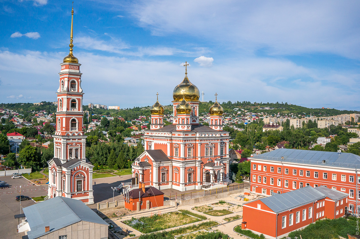 Храмы саратова. Храм Покрова Пресвятой Богородицы в Саратове. Покровская Церковь (Саратов). Церковь Саратов на Максима Горького. Саратов храм Покрова Пресвятой Богородицы официальный сайт.