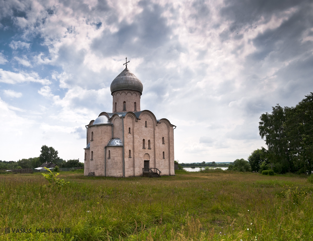 Возведение храма спаса на нередице. Спас на Нередице Церковь близ Новгорода. Храм Спаса Преображения на Нередице. Церковь Спаса Преображения на Нередице в Новгороде.