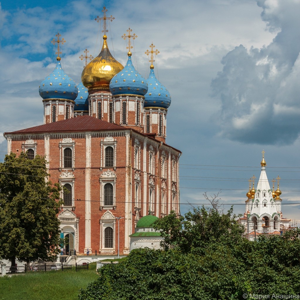 Рязанский кремль рязань. Успенский собор Рязанского Кремля. Рязанский Кремль собор Успенский собор. Успенской собор Рязань. Рязань храм Успенский собор.