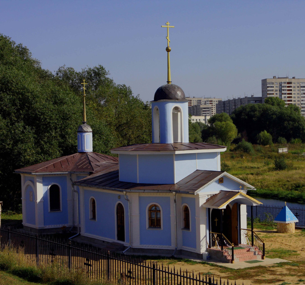 Живоносный родник. Храм Живоносный источник в Быково. Храм-часовня Божией матери «Живоносный источник» Быково. Быково Церковь с купелью. Храм иконы Божией матери Быково источник.