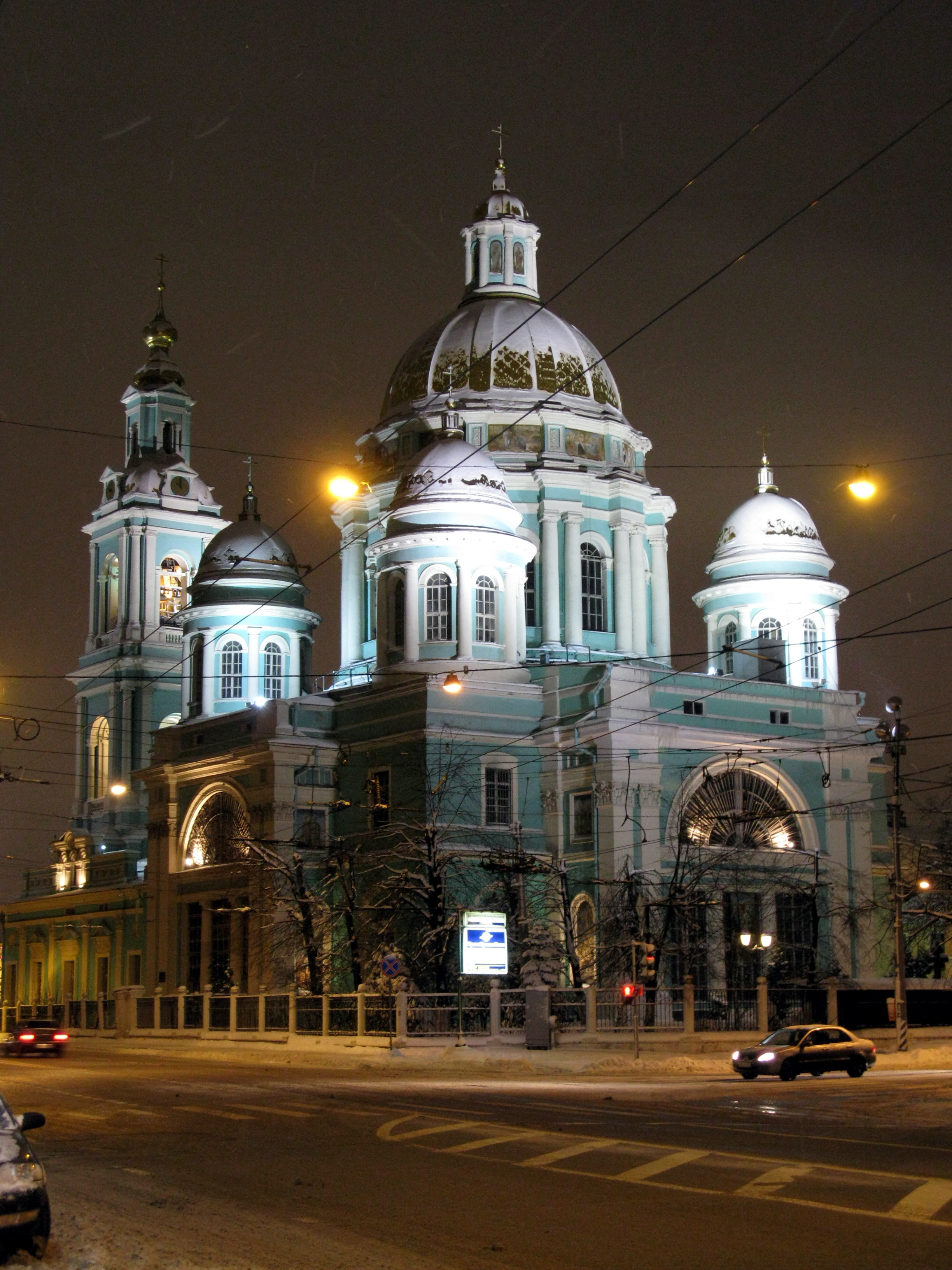 Елоховская церковь в москве. Елоховский Богоявленский кафедральный собор. Храм на Бауманской в Москве Елоховский. Богоявленский собор в Елохове Москва. Церковь Богоявления (в Елохове, Москва).