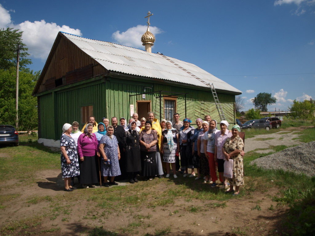 Село половинка челябинская область. Половинка Челябинская область Увельский район. Церковь в половинке. Село половинка Свердловская область.