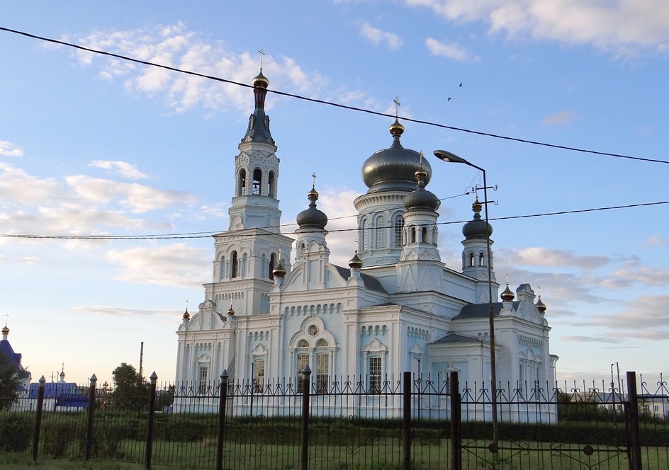 Сорочинск оренбургская область. Храм Михаила Архангела Сорочинск. Храм Архистратига Михаила Сорочинск. Храм города Сорочинска. Церковь в Сорочинске Оренбургской области.