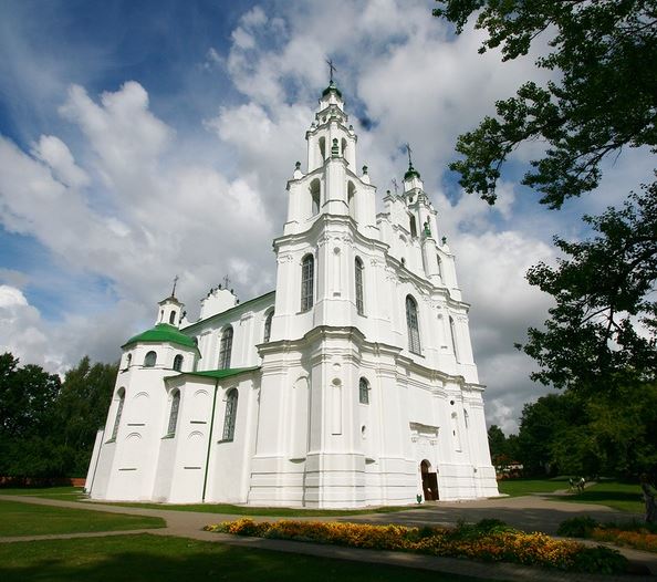 Собор в Полоцке на берегу реки