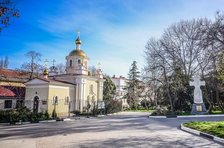 Луке симферопольскому храм. Севастополь храм Святого Луки. Церковь Луки Крымского в Севастополе. Храм святителя Луки Войно-Ясенецкого. Церковь Луки, архиепископа Крымского, Севастополь.