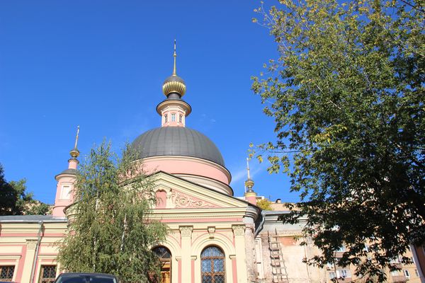 Храм ирины на бауманской расписание. Храм великомученицы Ирины Москва. Храм Святой Ирины на Бауманской. Храм Святой великомученицы Ирины что в Покровском сайт. Храм Ирины великомученицы в Ленинградской области.