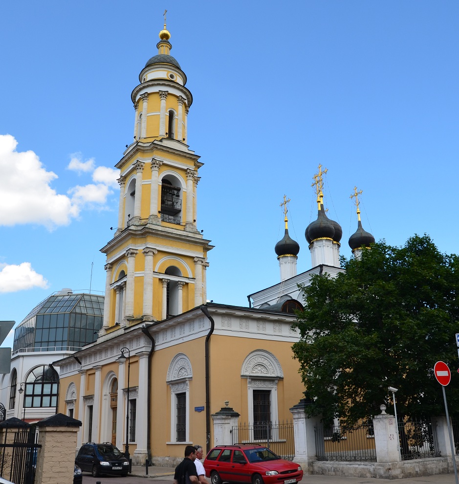 Храм на третьяковской. Храм святителя Николая в Толмачах. Храм свт Николая в Толмачах. Церковь Николая Чудотворца в Толмачах, Москва. Храм святителя Николая на Третьяковской.