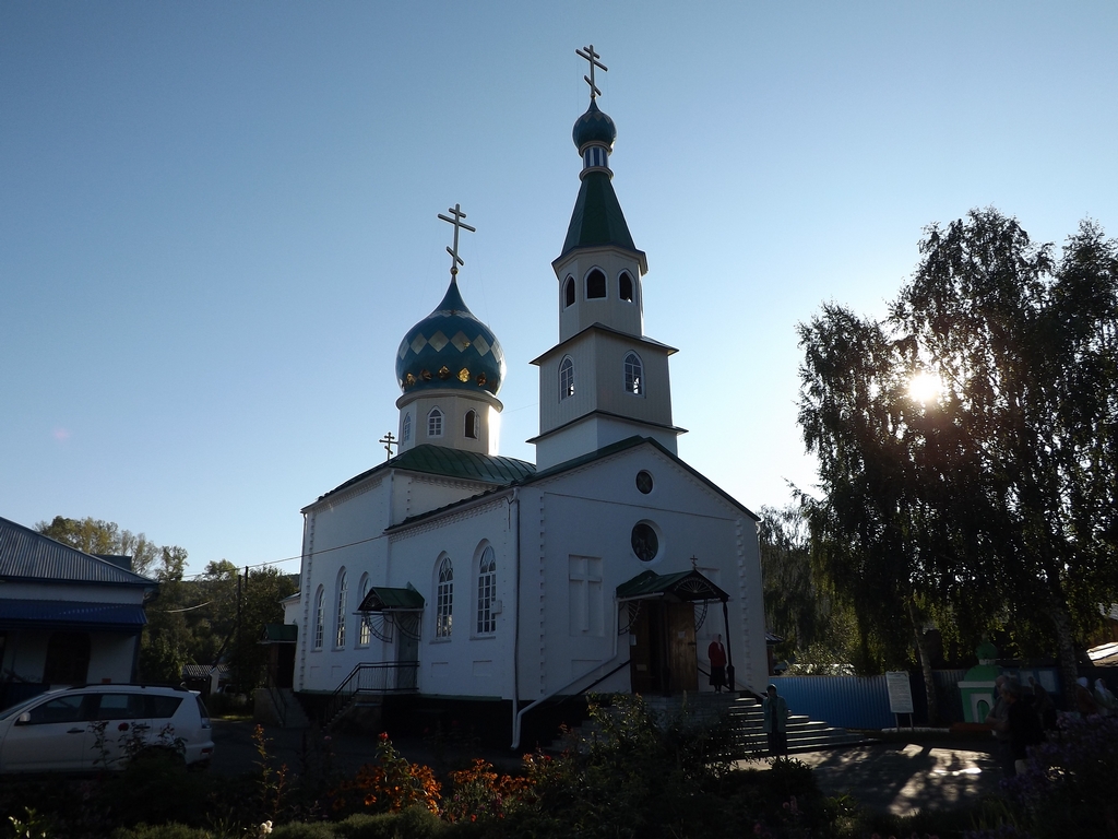 Горно алтайск храм. Церковь Преображения Господня Горно-Алтайск. Преображенский храм Горно-Алтайск. Свято Макарьевский храм Горно Алтайск. РАЖЕНСКАЯ Церковь Горно-Алтайск.