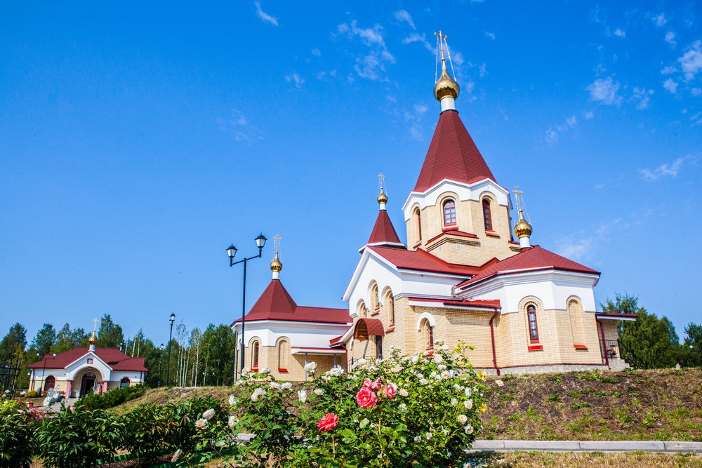 Храм пантелеймона электросталь. Храм Пантелеймона Петрозаводск. Храм великомученика Пантелеймона. Храм Святого Пантелеимона. Храм во имя Святого великомученика Пантелеимона Петрозаводск.