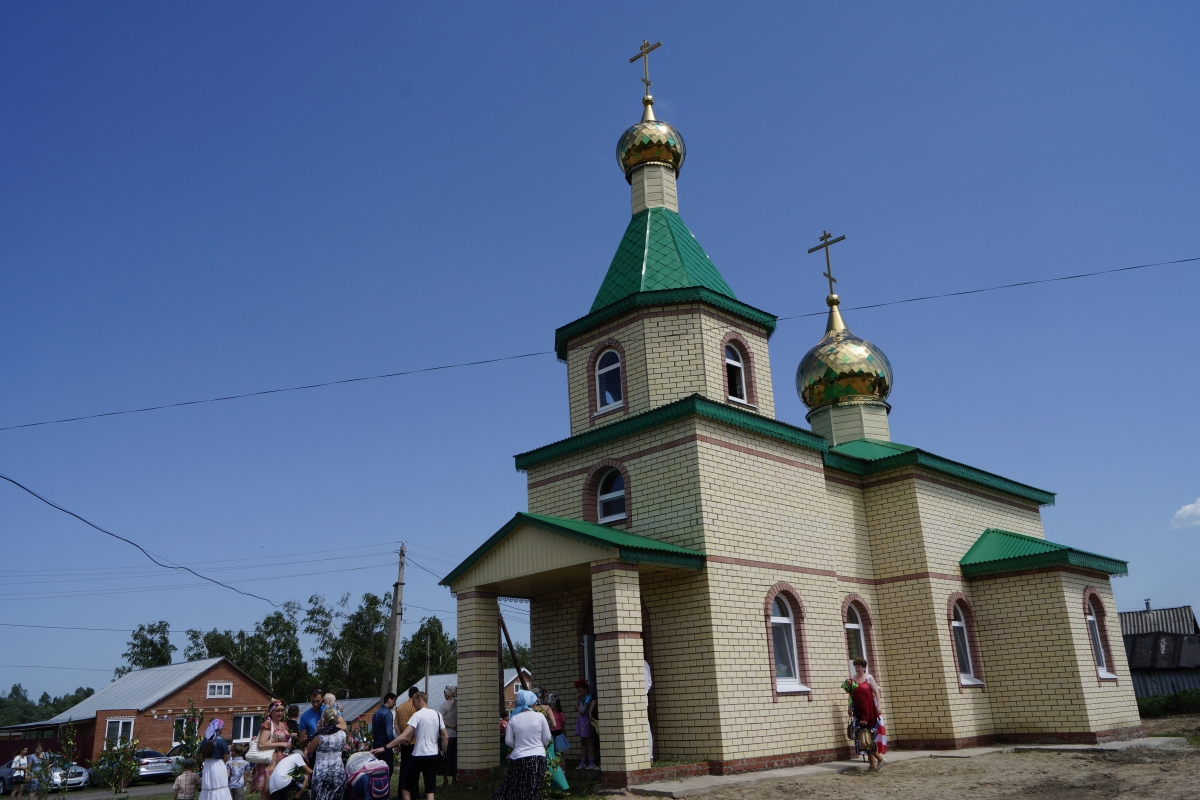 Майна мелекесская область. Церковь Слобода-Выходцево. Храм Слобода Мелекесский район. Слобода Выходцево Мелекесский район. Село Слобода Выходцево Ульяновская область.