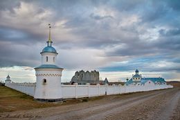 Общий вид монастыря с северо-запада