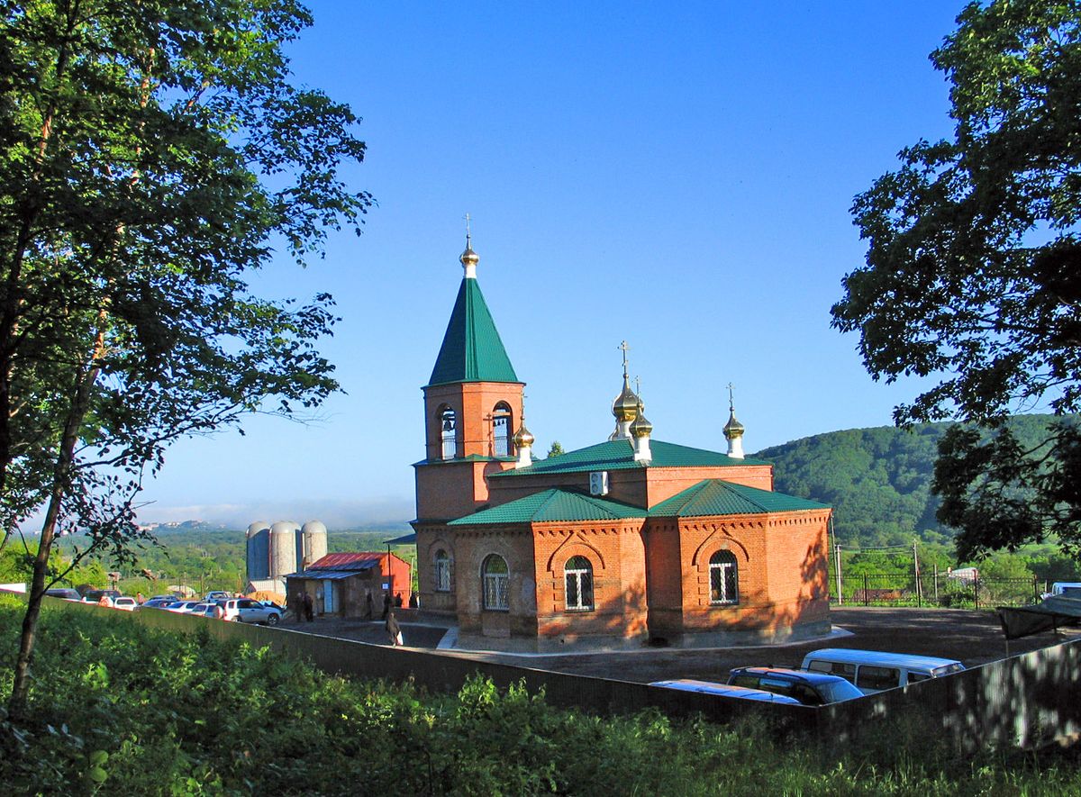 Храм краях. Церковь в Алексеевке Приморский край. Храм Тихона Калужского Алексеевка. Церковь село Алексеевка Приморский край. Храм Тихона Калужского Приморский край.