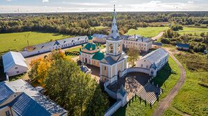 1024px-Вид на Введено-Оятский женский монастырь с северо-запада.jpg