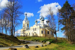 Церковь Успения Пресвятой Богородицы (Лезье-Сологубовка), Церковь Успения Божией Матери (Лезье-Сологубовка)